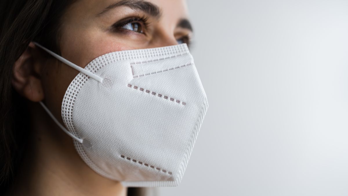 Mýty a nepravdy o respirátorech: Poškozují zdraví a množí se v nich virus